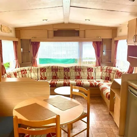 Campingplatz 4 Personnes Avec Piscine *