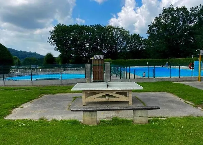 مكان تخييم 4 Personnes Avec Piscine